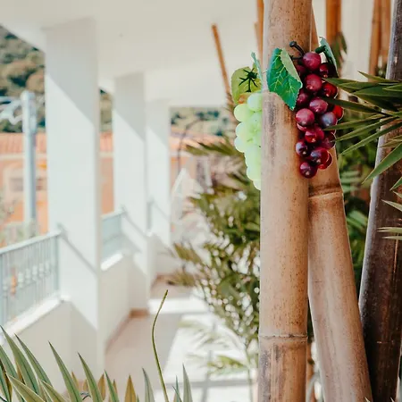 Domo Mare E Terra Boutique And Affittacamere 4*
